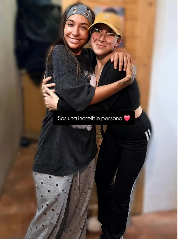 María Becerra junto a Sol Varacalli.