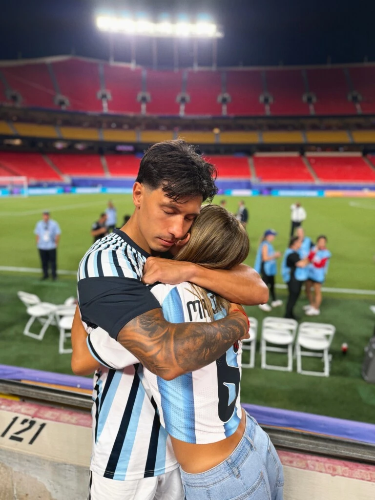 Una vez finalizado el encuentro, Muriel publicó las postales más esperadas: las del festejo junto al defensor de la Selección.