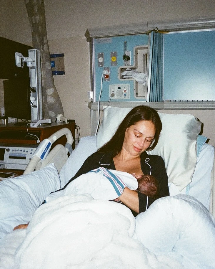 Nació Dalí, la primera hija de Samantha Trottier y Hernán Reggiardo: las tiernas fotos de la bienvenida
