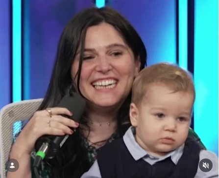 Caro Trippar con su hijo Milo