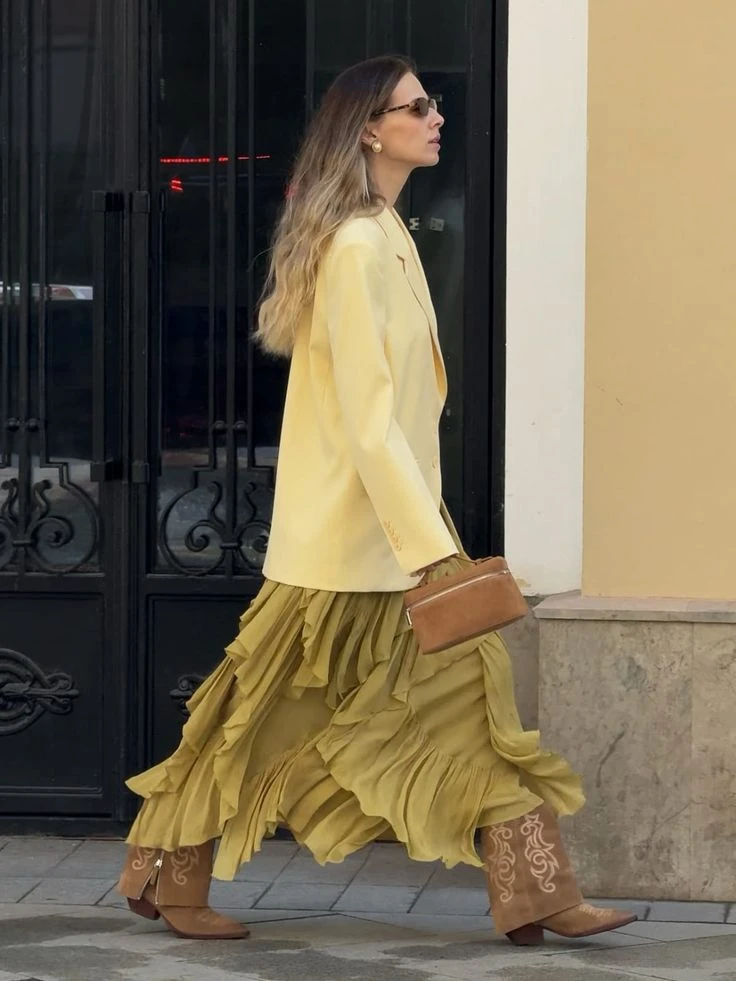 Texanas con vestidos, una combinación boho súper cool. 