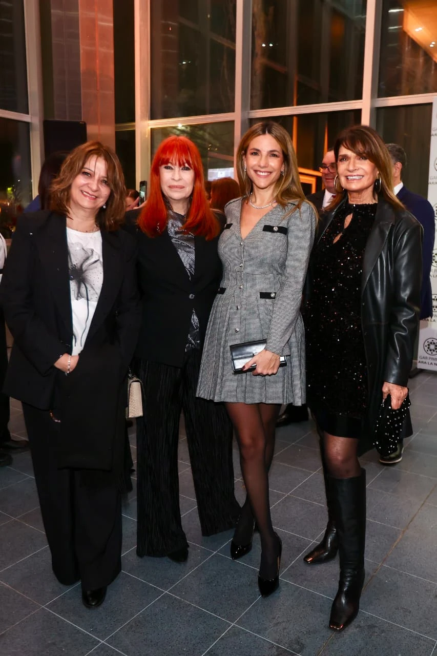 Impecable y súper chic, María Belén Ludueña deslumbró con su look parisien.
