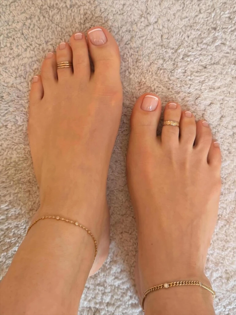 "French pedi": la tendencia beauty noventera que regresó con todo en el verano europeo