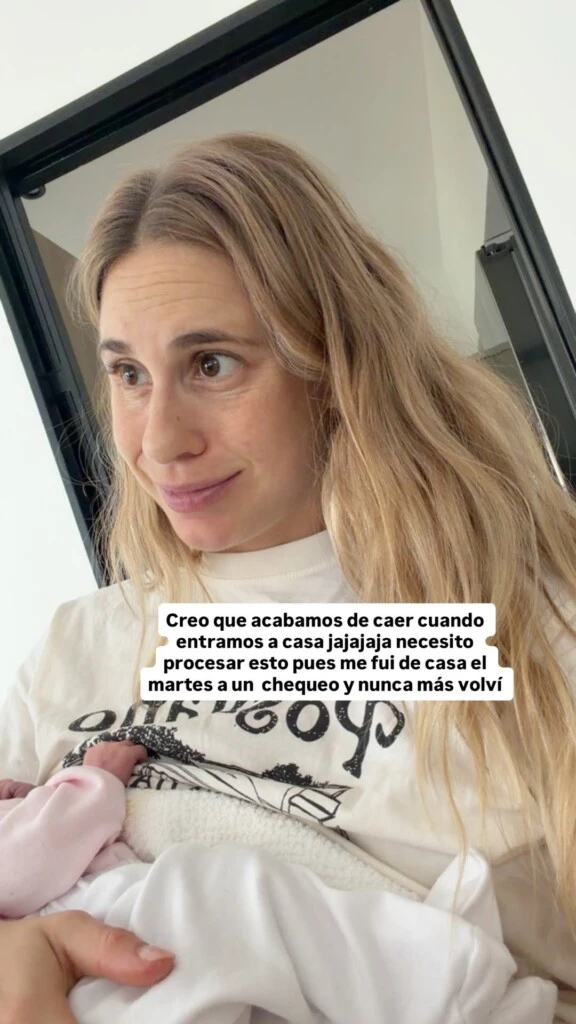  “Creo que acabamos de caer cuando llegamos a casa. Necesito procesar esto porque me fui de casa el martes a un chequeo y nunca más volví”, escribió junto a una selfie en la que reflejaba su sorpresa.