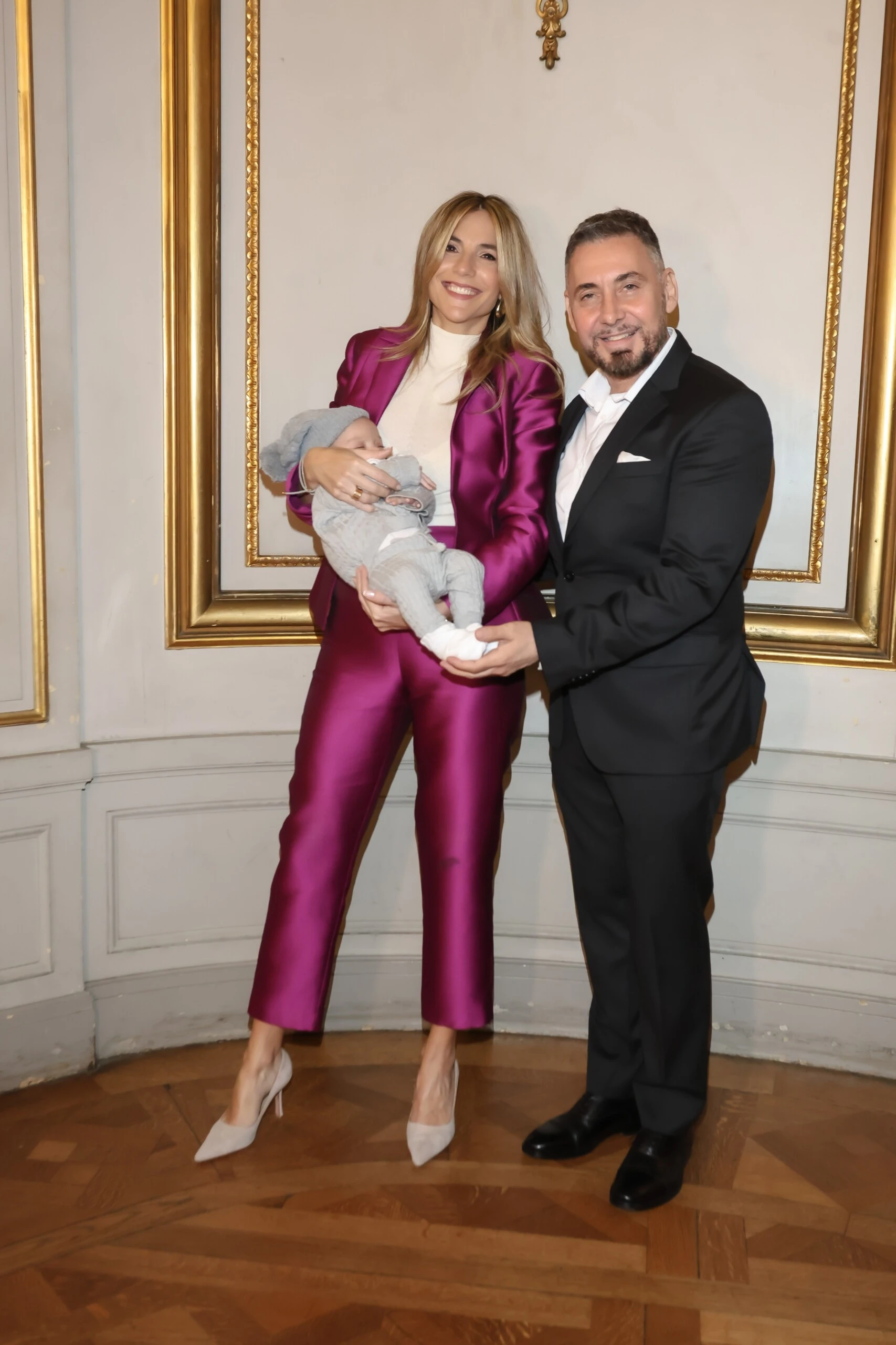 María Eugenia Ludueña con Vito junto a Gustavo Cadile. 
