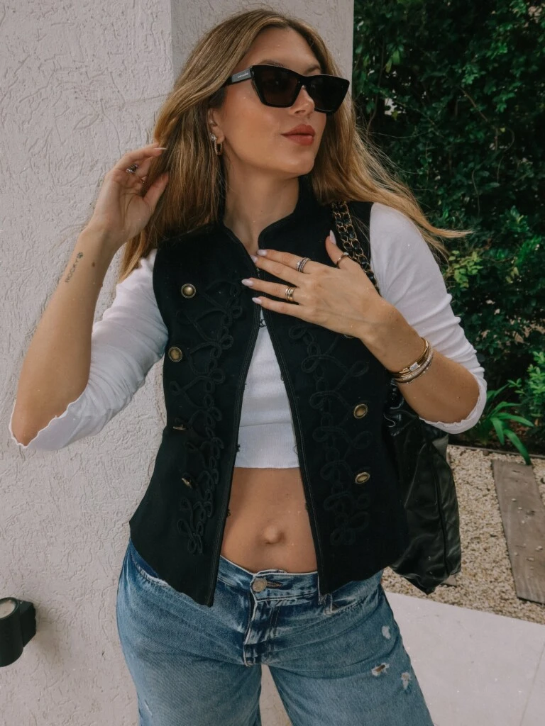 El look de Stephanie Demner. Foto: IG