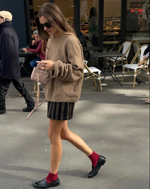 Medias de colores: la tendencia más viral de este invierno.