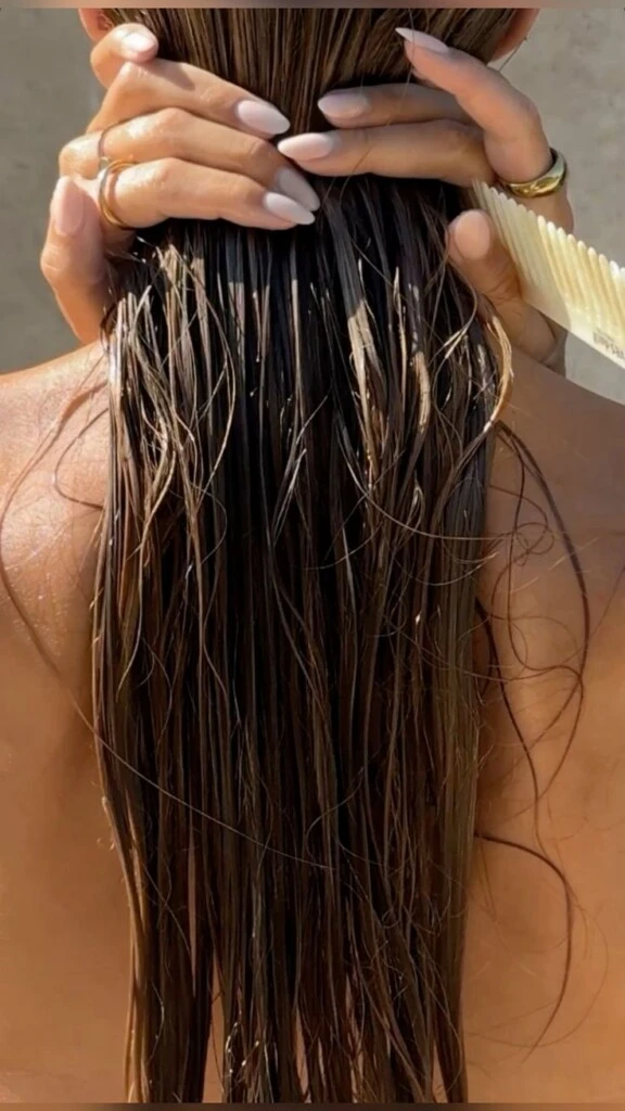 Although a very hot bath is tempting when it's cold, water at high temperatures can dry out and subsequently crack both the scalp and the hair.