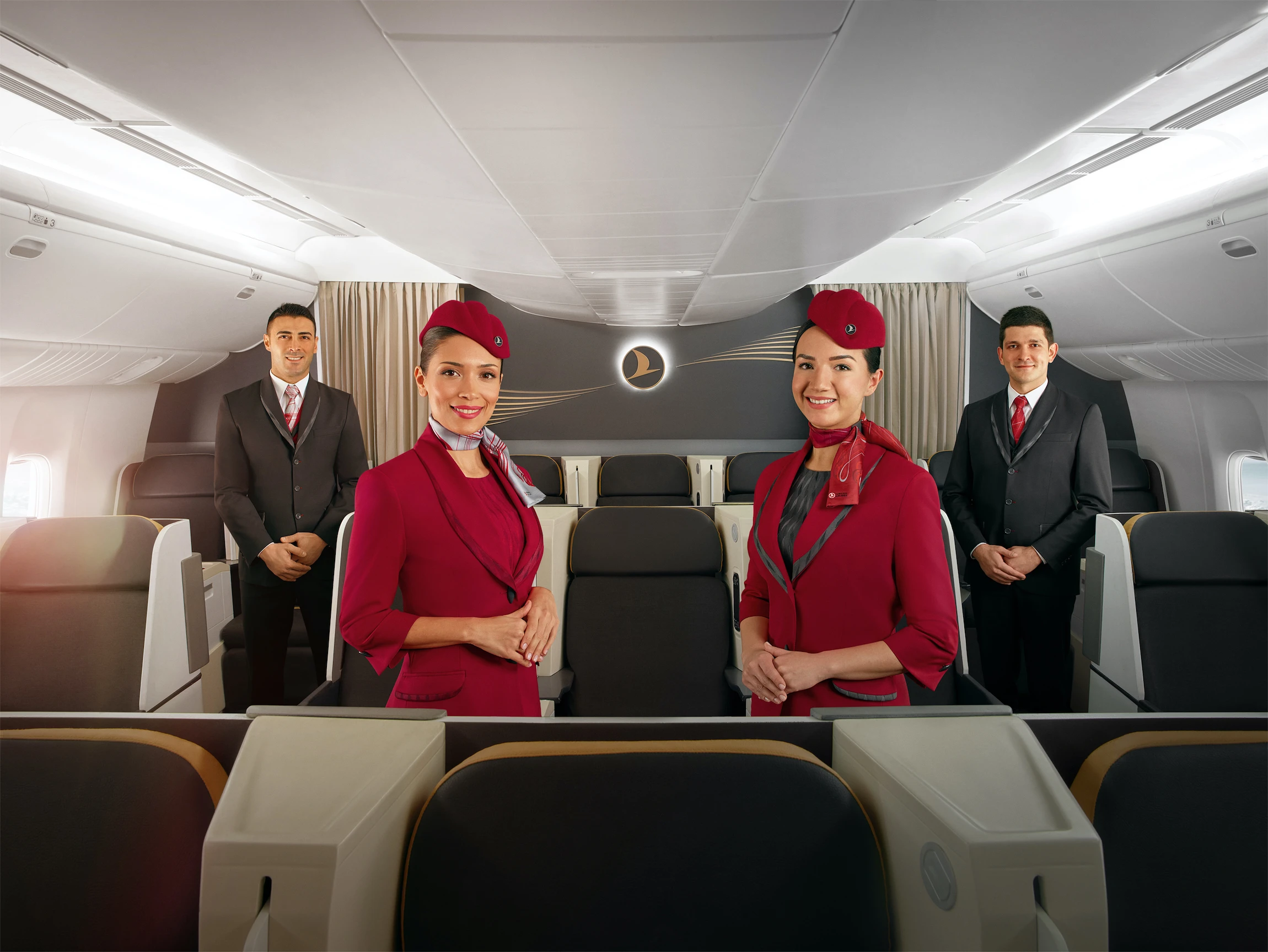 The warmth of the crew, one of the details that makes the onboard experience stand out.