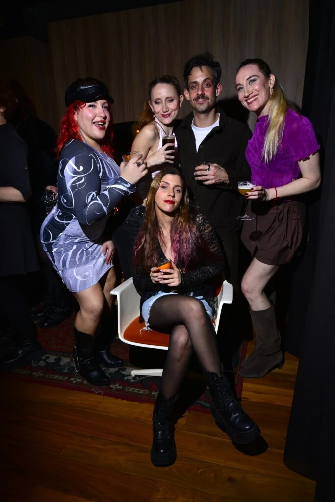 La velada estuvo marcada por las charlas, las anécdotas, las fotos grupales y los brindis para celebrar el éxito alcanzado por una producción que dejó una huella en la cartelera teatral argentina.