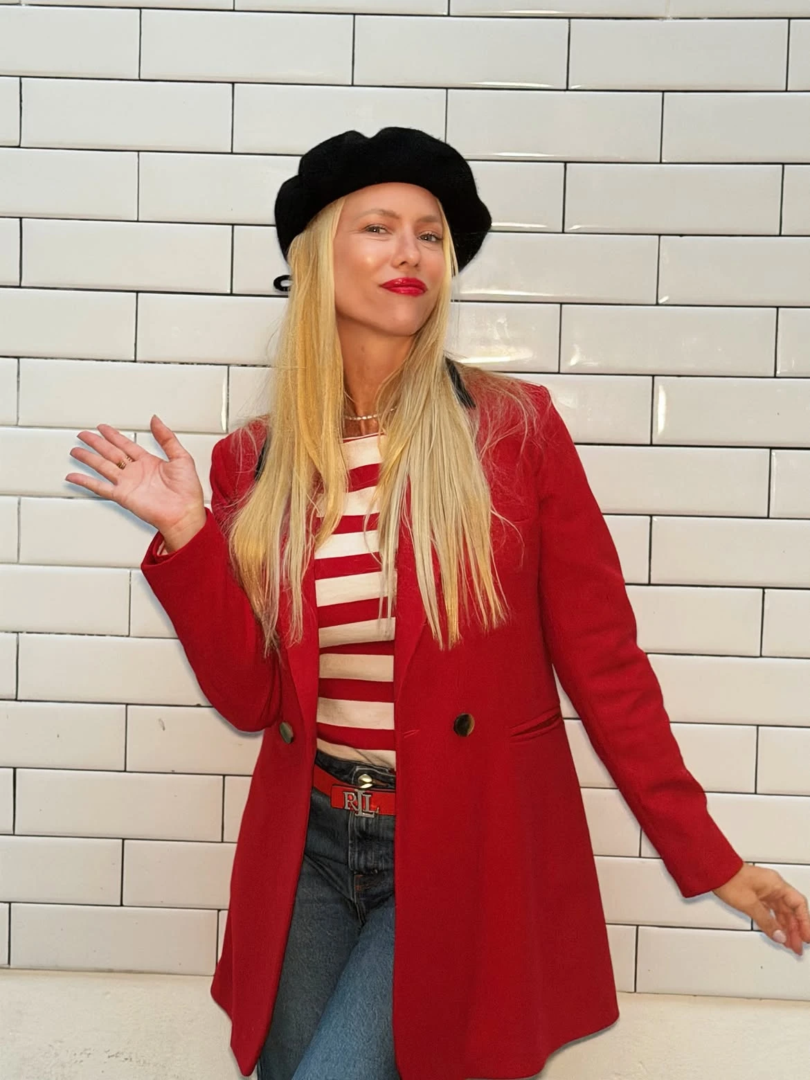 Nicole Neumann marca tendencia con su look parisino.