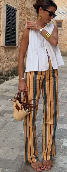 Pantalones rayados, la tendencia más cute de la primavera.