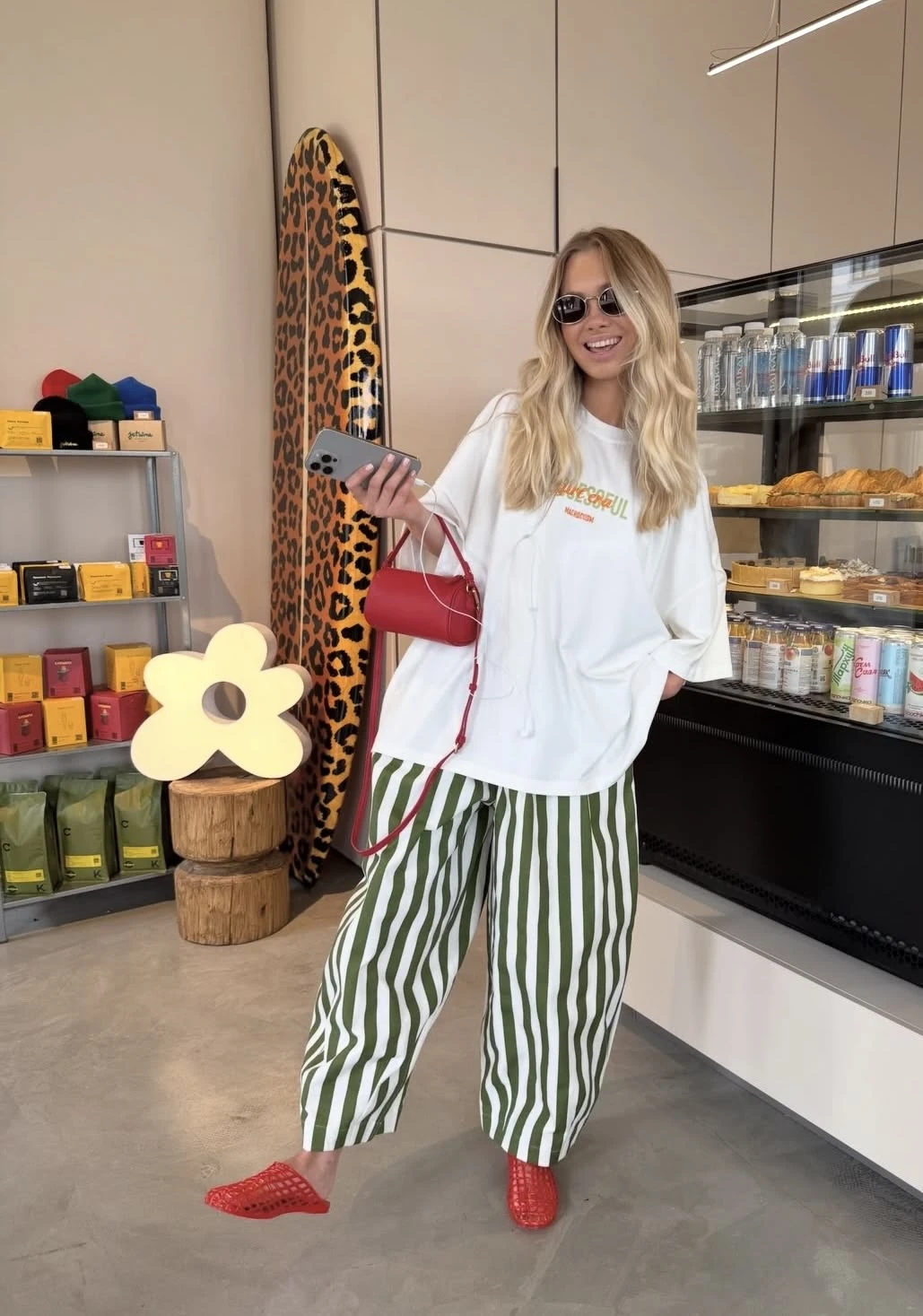 Pantalones rayados, la tendencia más cute de la primavera.