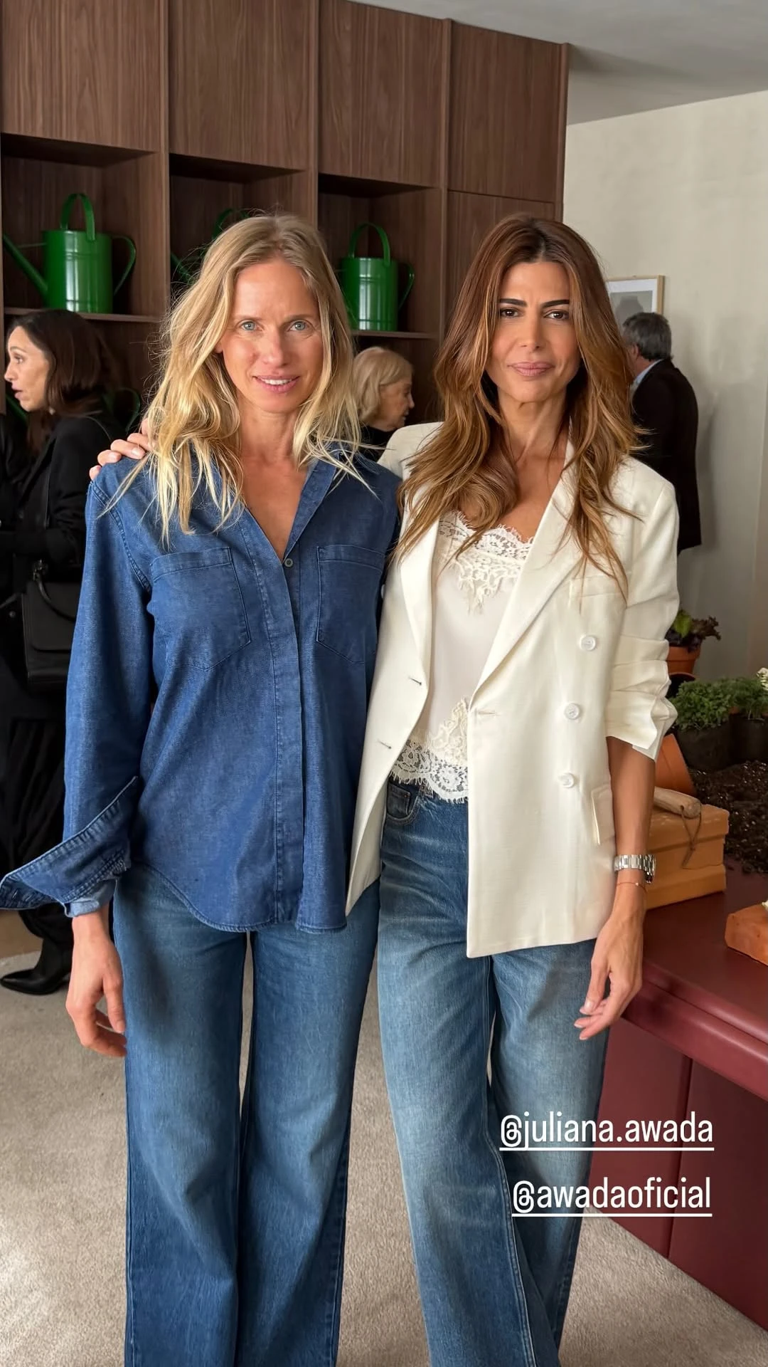 Juliana Awada presentó su nuevo emprendimiento con un look chic y de inspiración primaveral