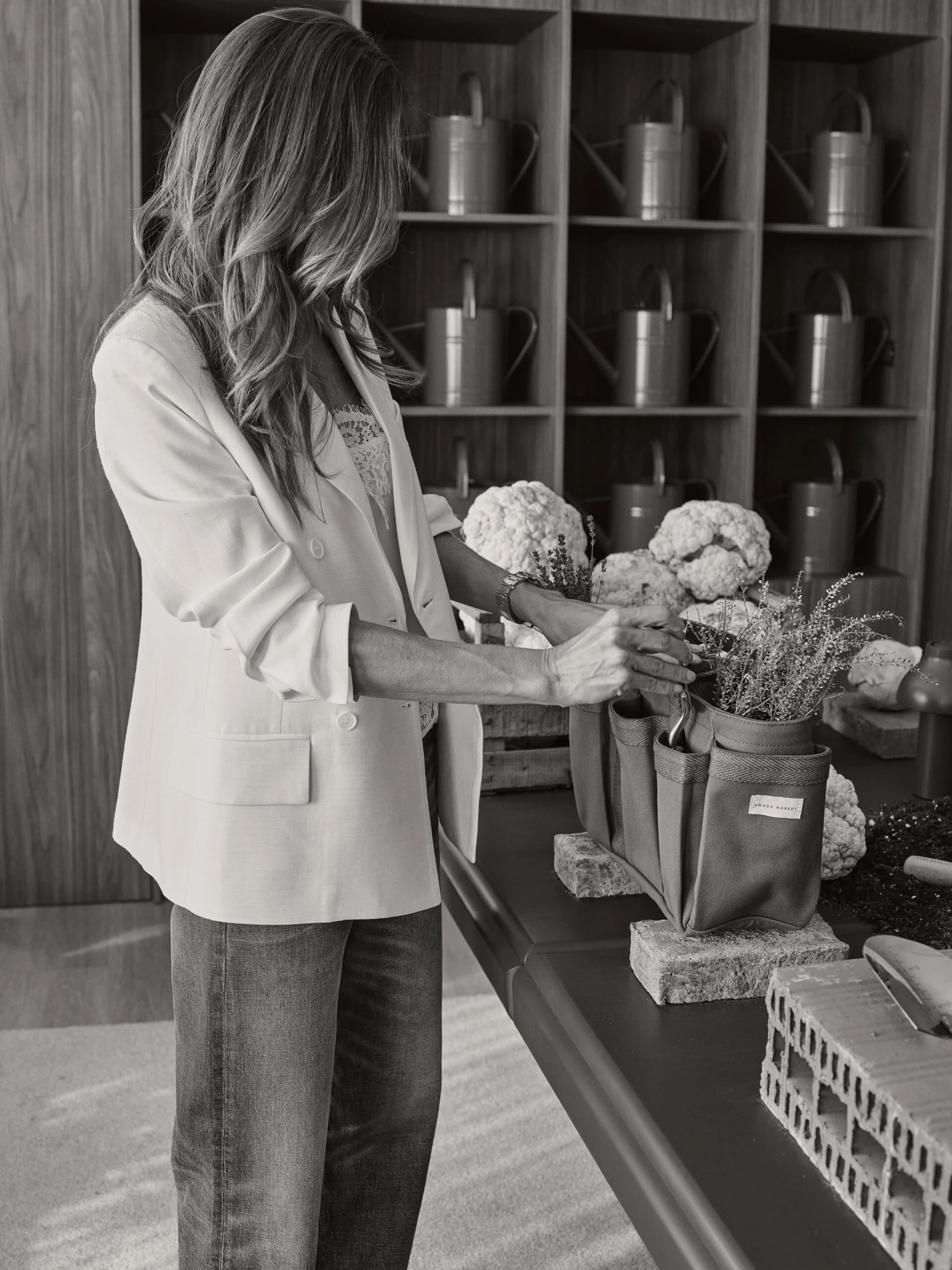 Juliana Awada presentó su nuevo emprendimiento con un look chic y de inspiración primaveral