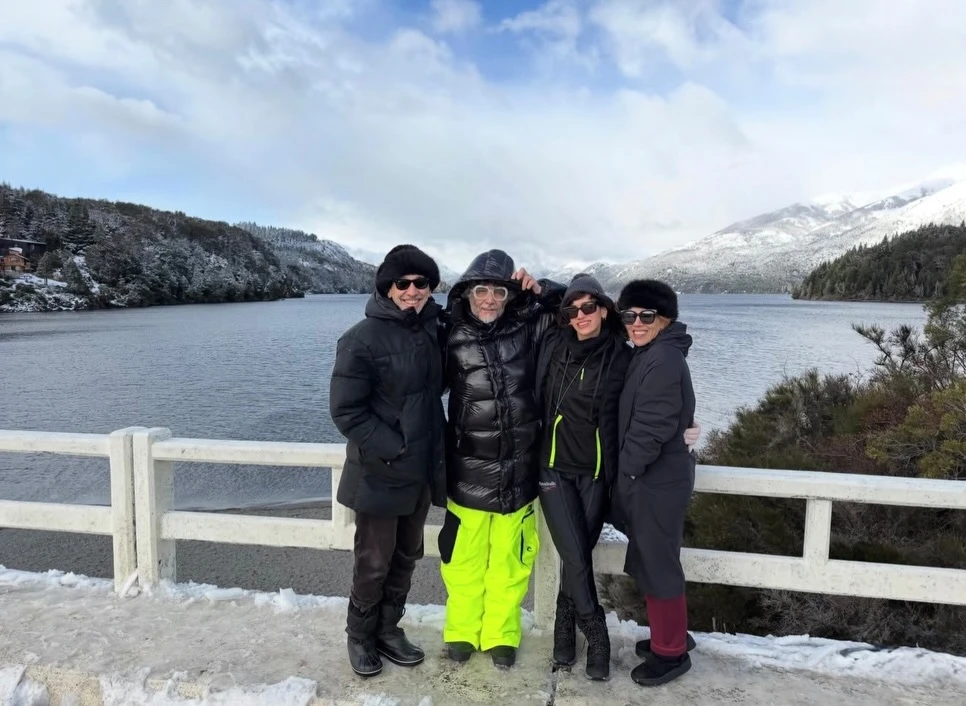 En aquellos entornos inolvidables, Fito compartió imágenes tomadas desde diferentes miradores, con el lago y las montañas de fondo.