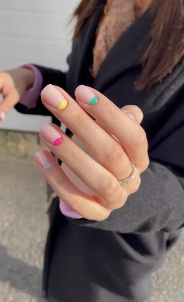 Reverse french: la tendencia en uñas que se viene para la primavera 2026