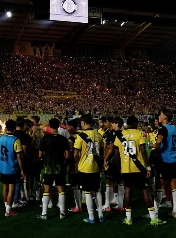Mats Seuntjens fue homenajeado junto a su mujer al finalizar el partido.