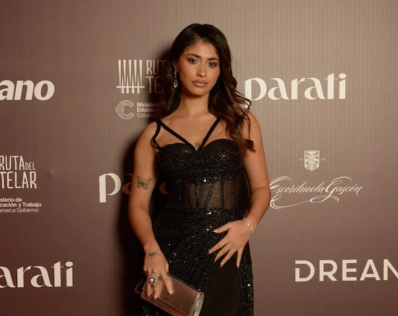Gala Para Ti 2026: delineados protagonistas, ondas y labios bordó, las tendencias beauty que se destacaron