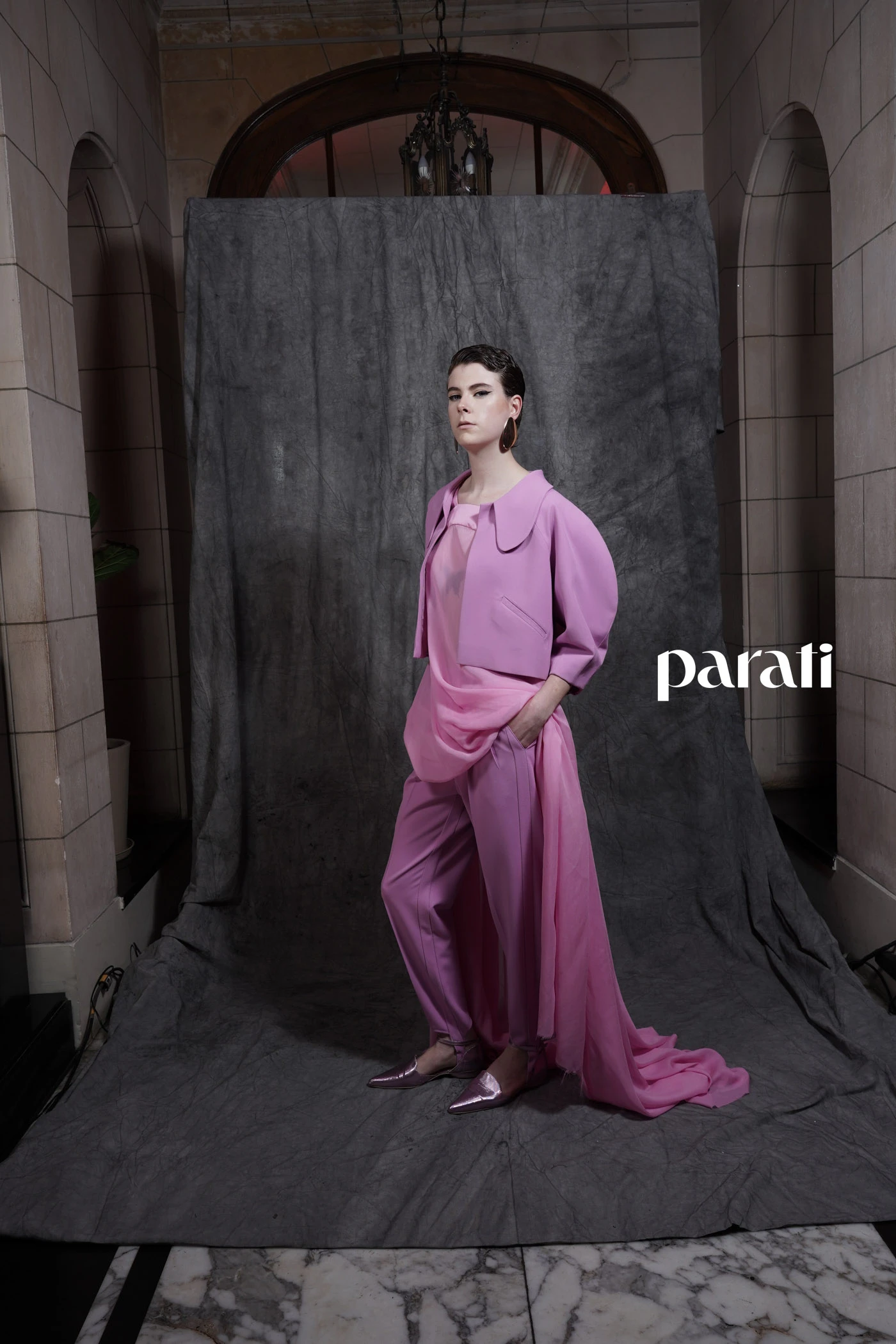 Torera y fuseau y vestido largo de crepe y cuero @fabianzittaofficial Zapatos chatos de moiré @claudebanrdshoes para @fabianzittaofficial