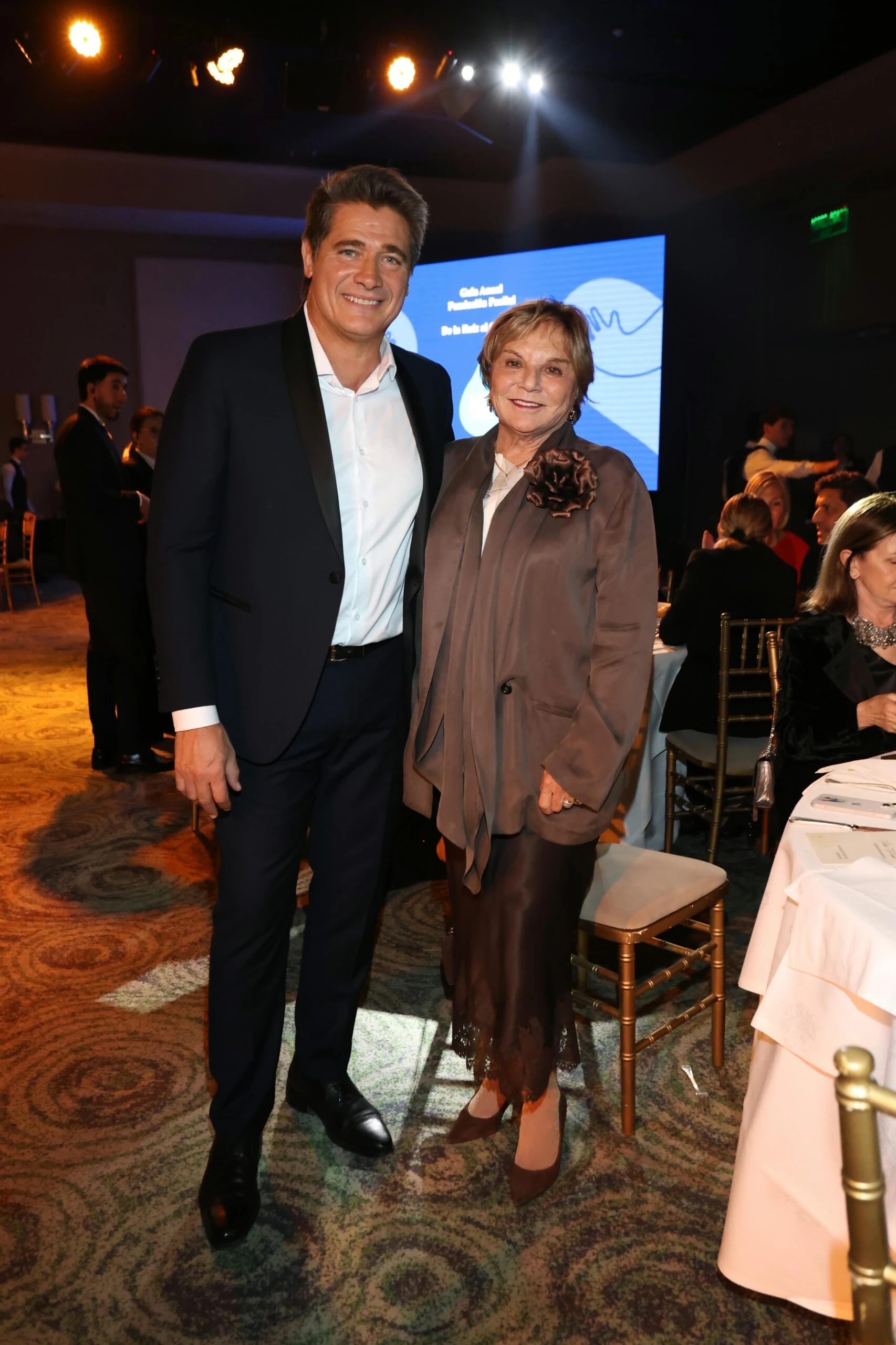GUILLERMO ANDINO FELICITA A EUGENIA ROSSI
