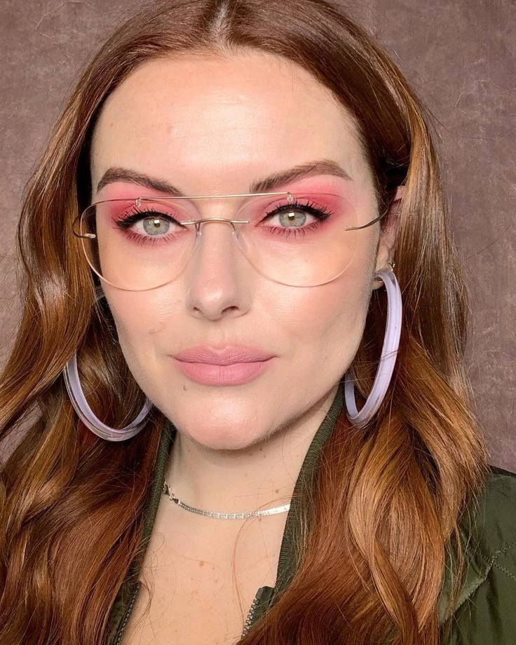 Maquillaje para usar con lentes: los trucos que sí funcionan para potenciar tu mirada