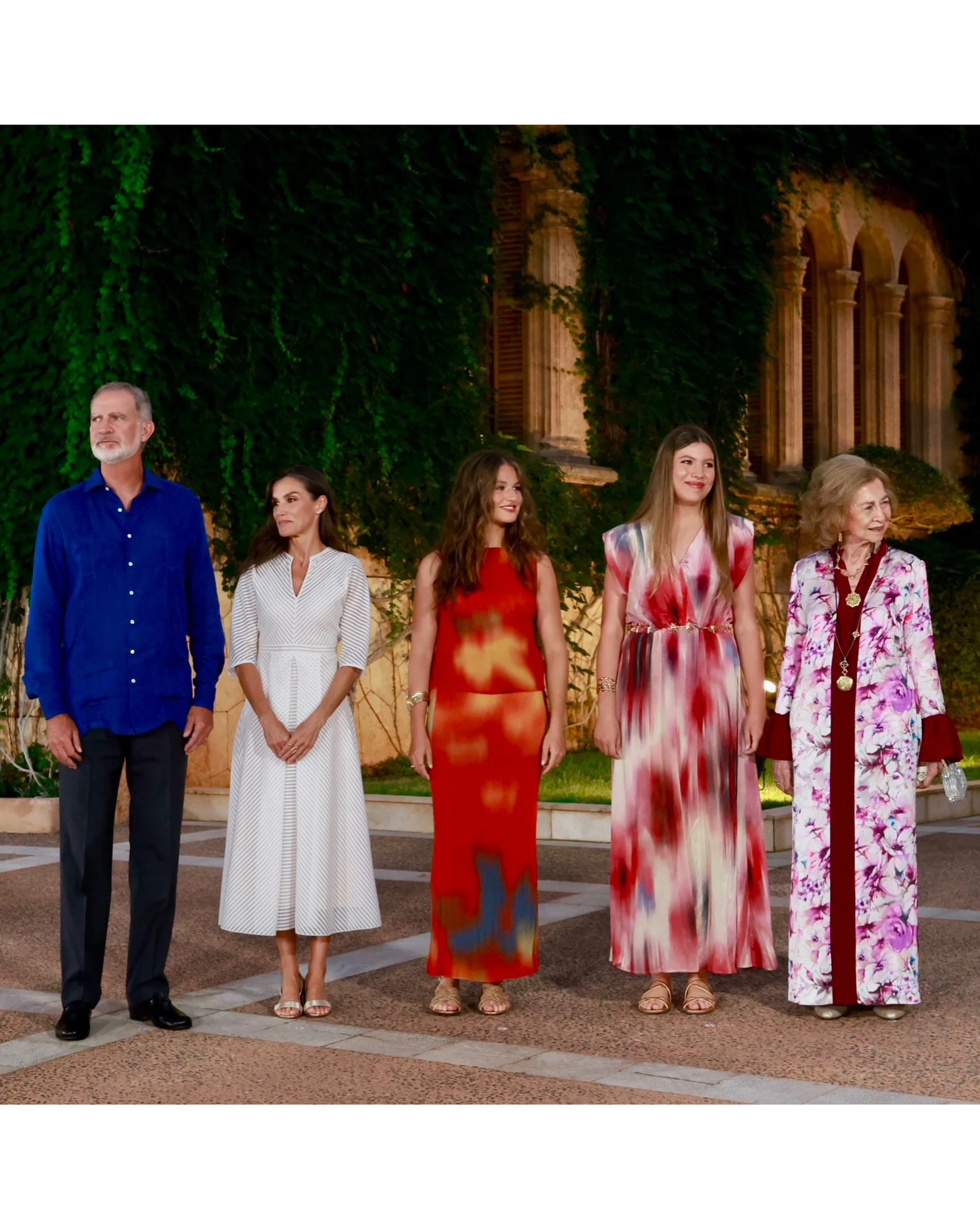 El look veraniego de la princesa Leonor en Mallorca: conjunto batik y sandalias cómodas