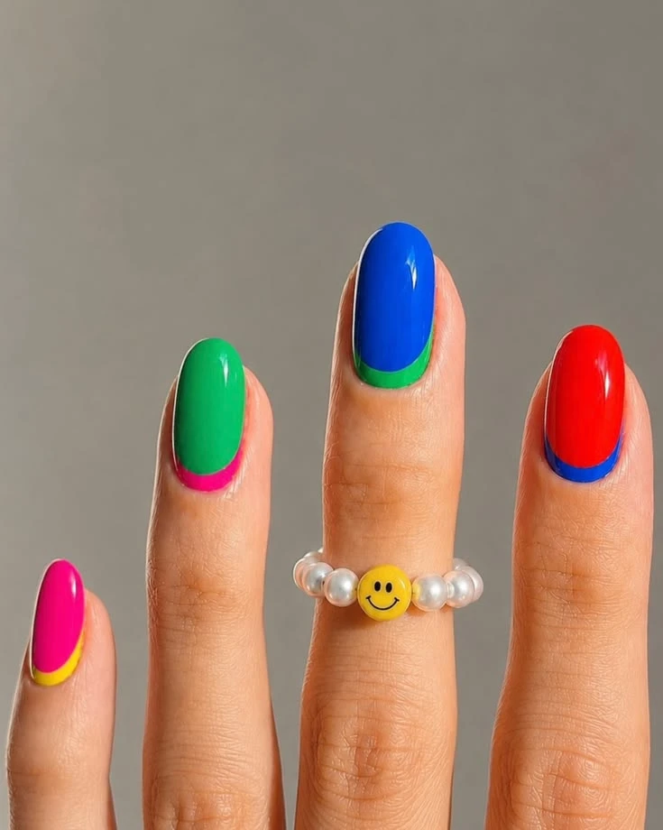 Reverse french: la tendencia en uñas que se viene para la primavera 2026