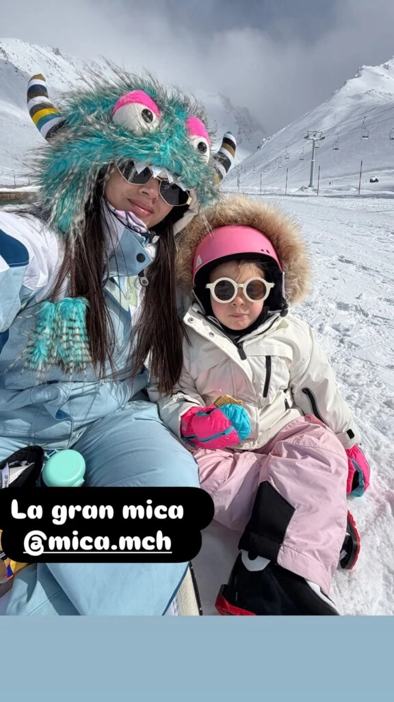 A través de un álbum de fotos y videos, Barby retrató el proceso de aprendizaje de la pequeña, que con apenas tres años se animó a dar sus primeros pasos sobre los esquíes.