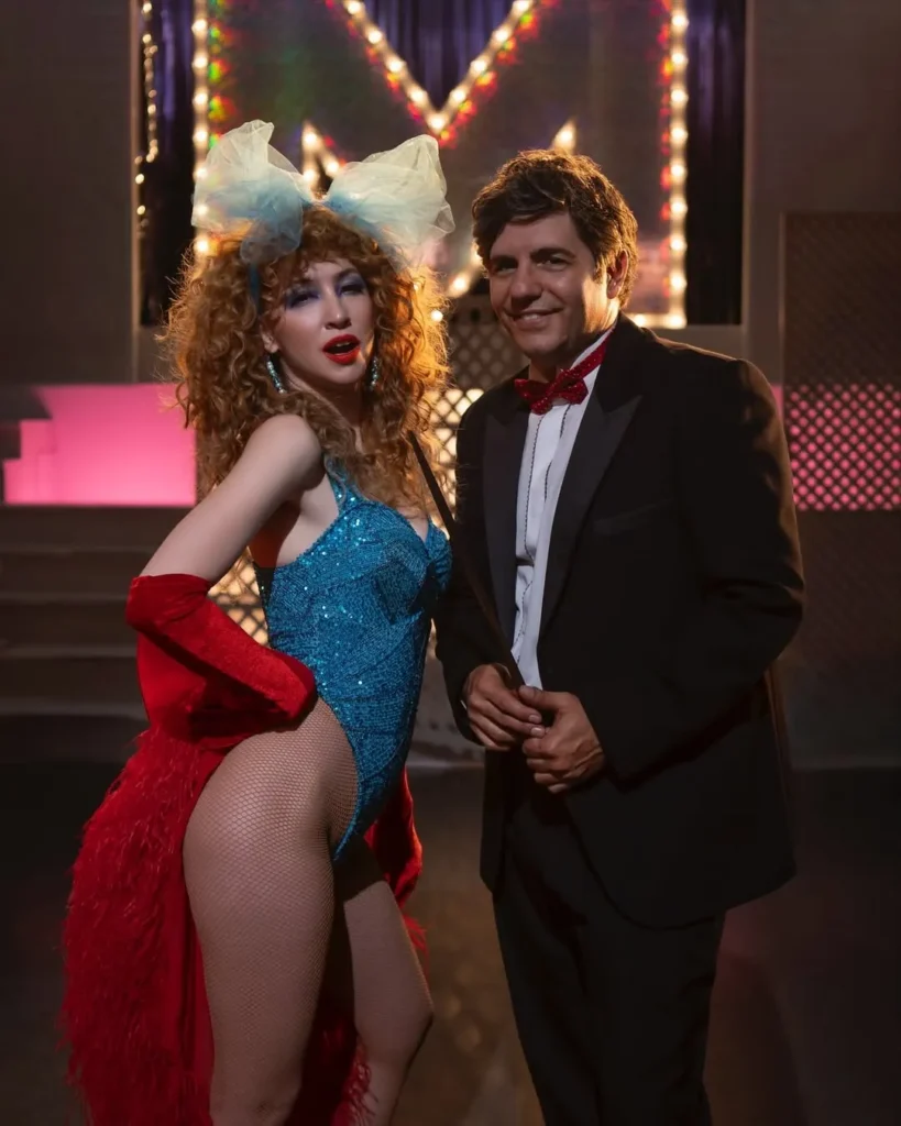Sofía Gala y Marco Antonio Caponi interpretando a Moria Casán y Mario Castiglione.