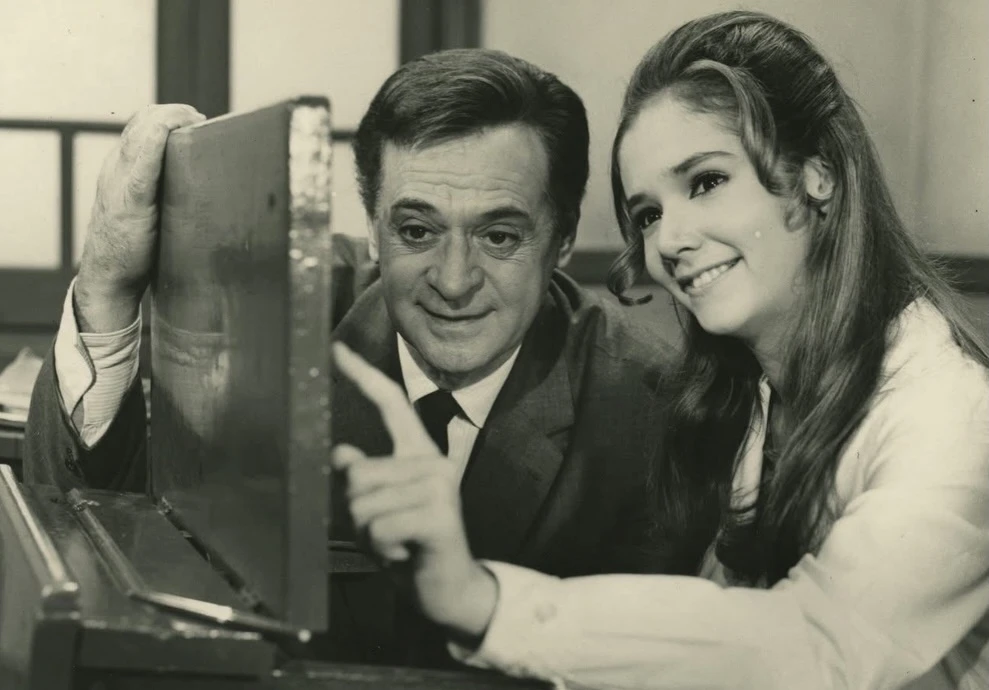 Luis Sandrini and Soledad Silveyra in "El profesor hippie", 1969
