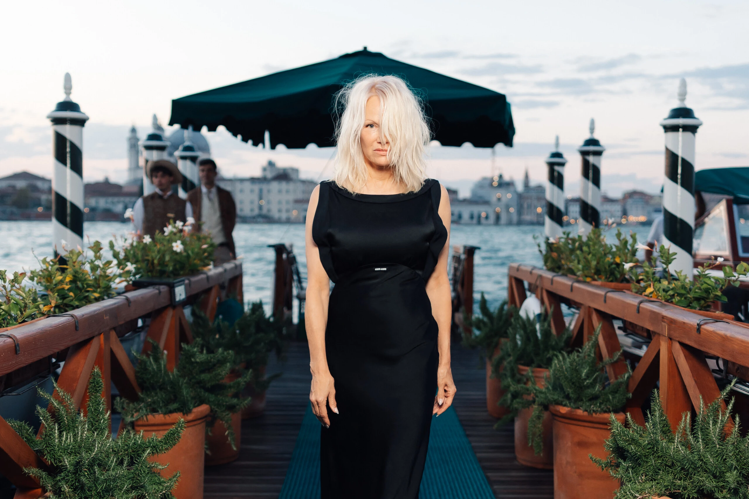The beauty look of Pamela Anderson in Venice