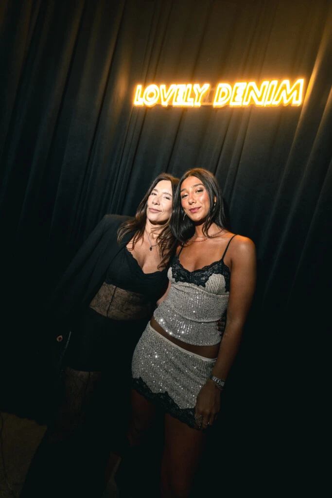Mariana Toledano junto a su hija Josefina Castellano, en el Pre de Lovely Denim