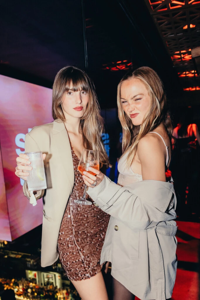Aurora Figueras y Sofía Solá en el Pre de Lovely Denim