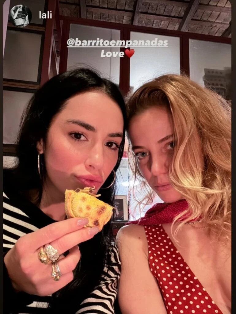 Justina junto a Lali.