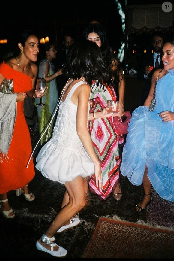De largo XL a bob: la creadora de contenido que se hizo 5 cambios de look durante su boda