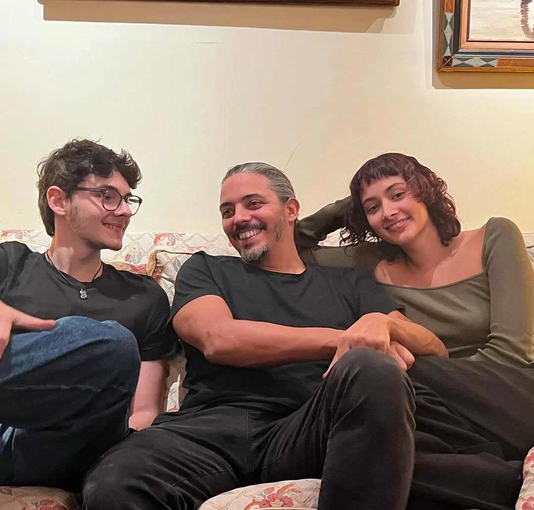 Yaco González with his children Francisco and Juana in a current photo.