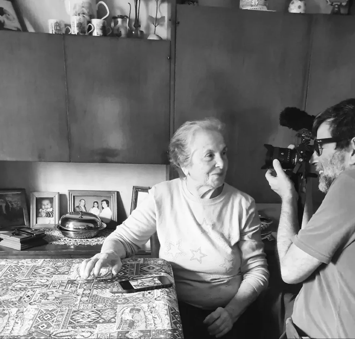 "Ser viejo no es el problema, el problema es suponer que serlo es algo malo": Valeria Sampedro estrena un documental sobre la vejez
