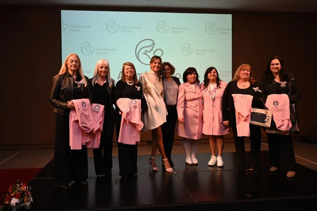 Ludueña señaló que muchas de las mujeres permanecen durante largos períodos en estos espacios y que, a partir de sus propias experiencias, surgió la necesidad de ofrecerles herramientas que les permitan aprovechar ese tiempo.
