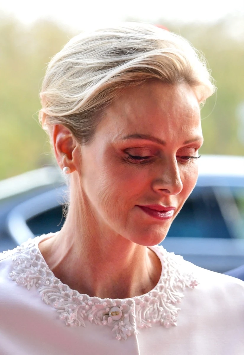 Charlene de Mónaco y el privilegio del blanco: su look Dior ante el Papa León XIV