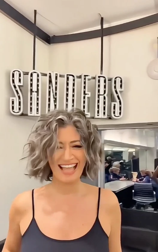 El cambio de look de Carla Conte que integra sus canas