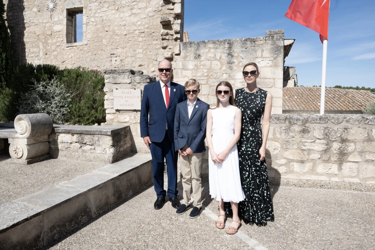 Charlene recupera el espíritu cottagecore con un vestido floral de Carolina Herrera