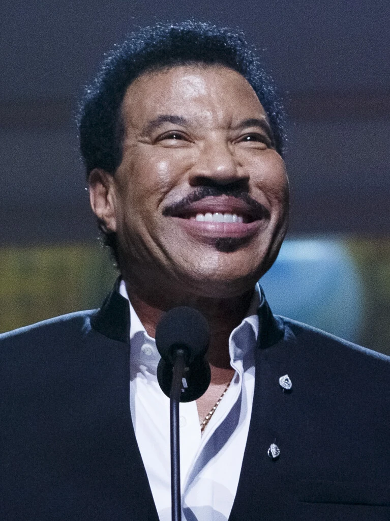 Durante el concierto, algunos espectadores advirtieron que Richie comenzó a mostrar signos de malestar hacia el final de la presentación.