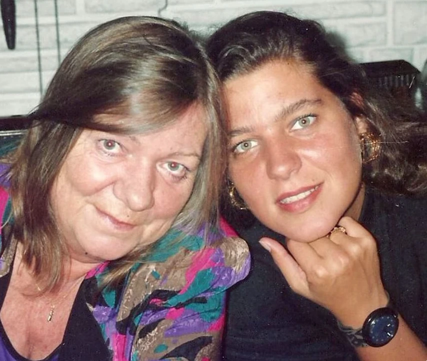 Mónika Arborgast y su hija mayor, René Cormillot