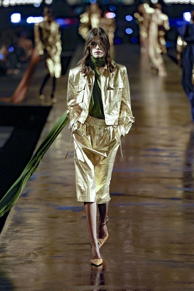 Desfile Saint Laurent primavera verano 2027 en la Semana de la Moda de París.