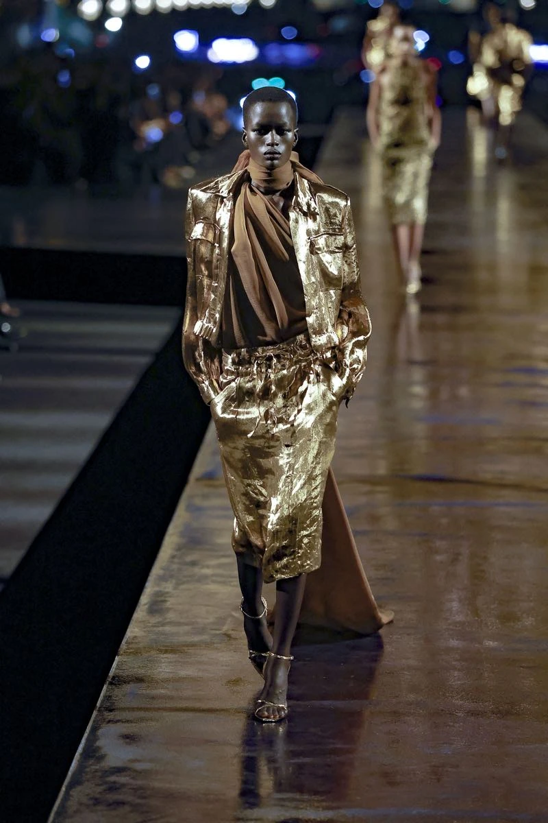 Desfile Saint Laurent primavera verano 2027 en la Semana de la Moda de París.