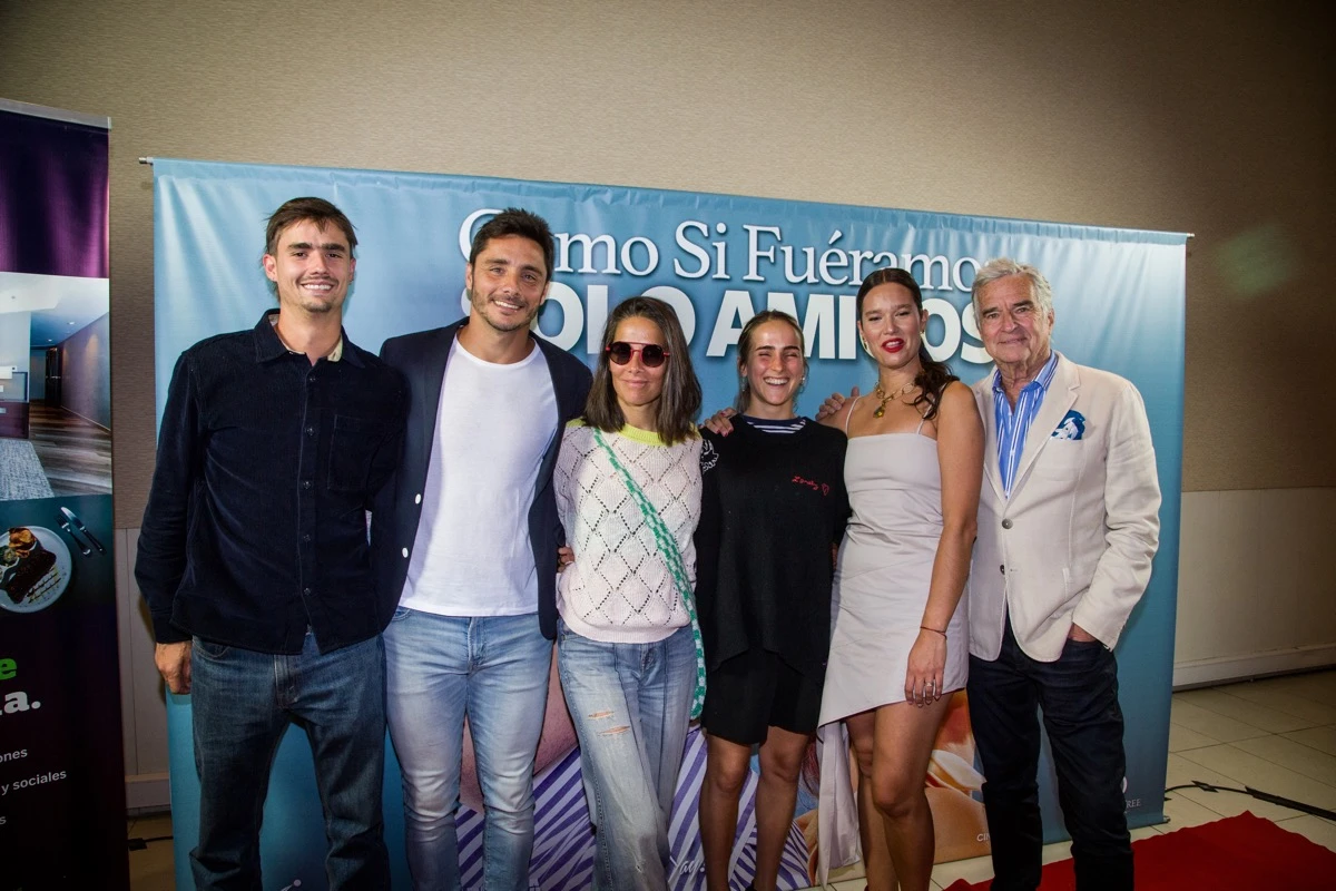 The Viale clan almost fully gathered: Ignacio with his children Juana, Manu and Matías and his granddaughter Ambar