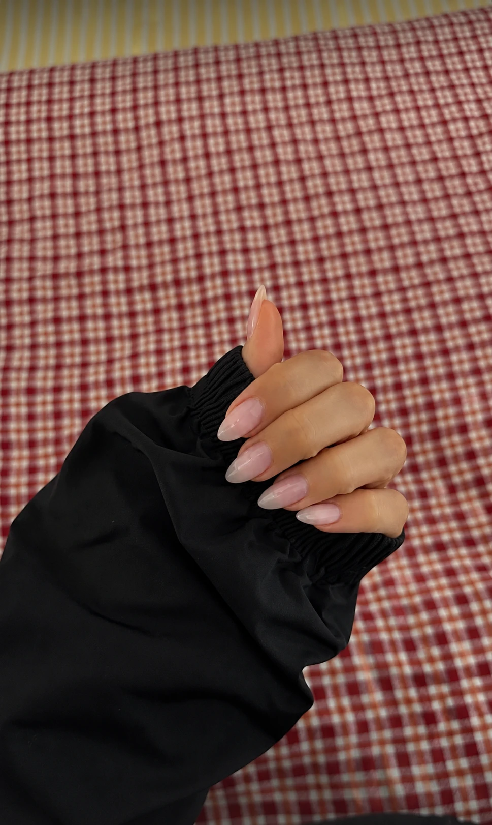 Zaira Nara confirmó la tendencia quiet luxury con la manicura más elegante de la temporada