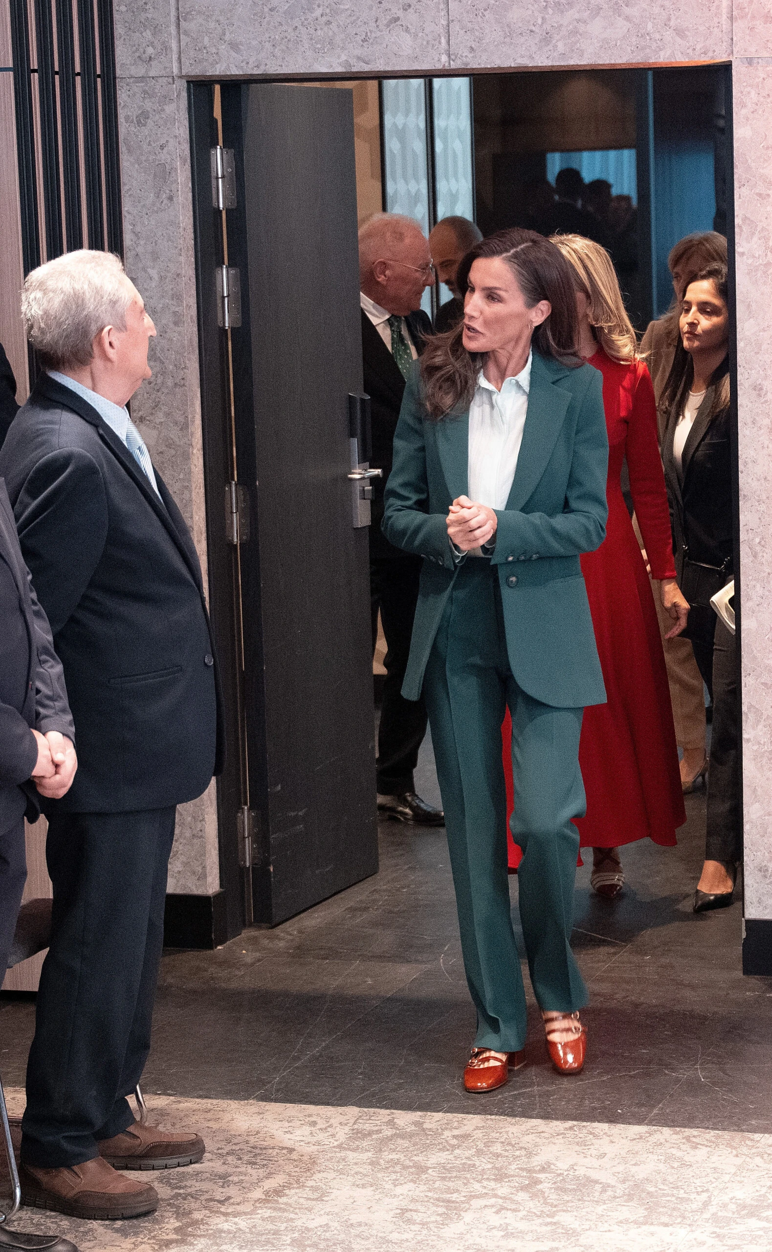 El look de la reina Letizia en Madrid. 
