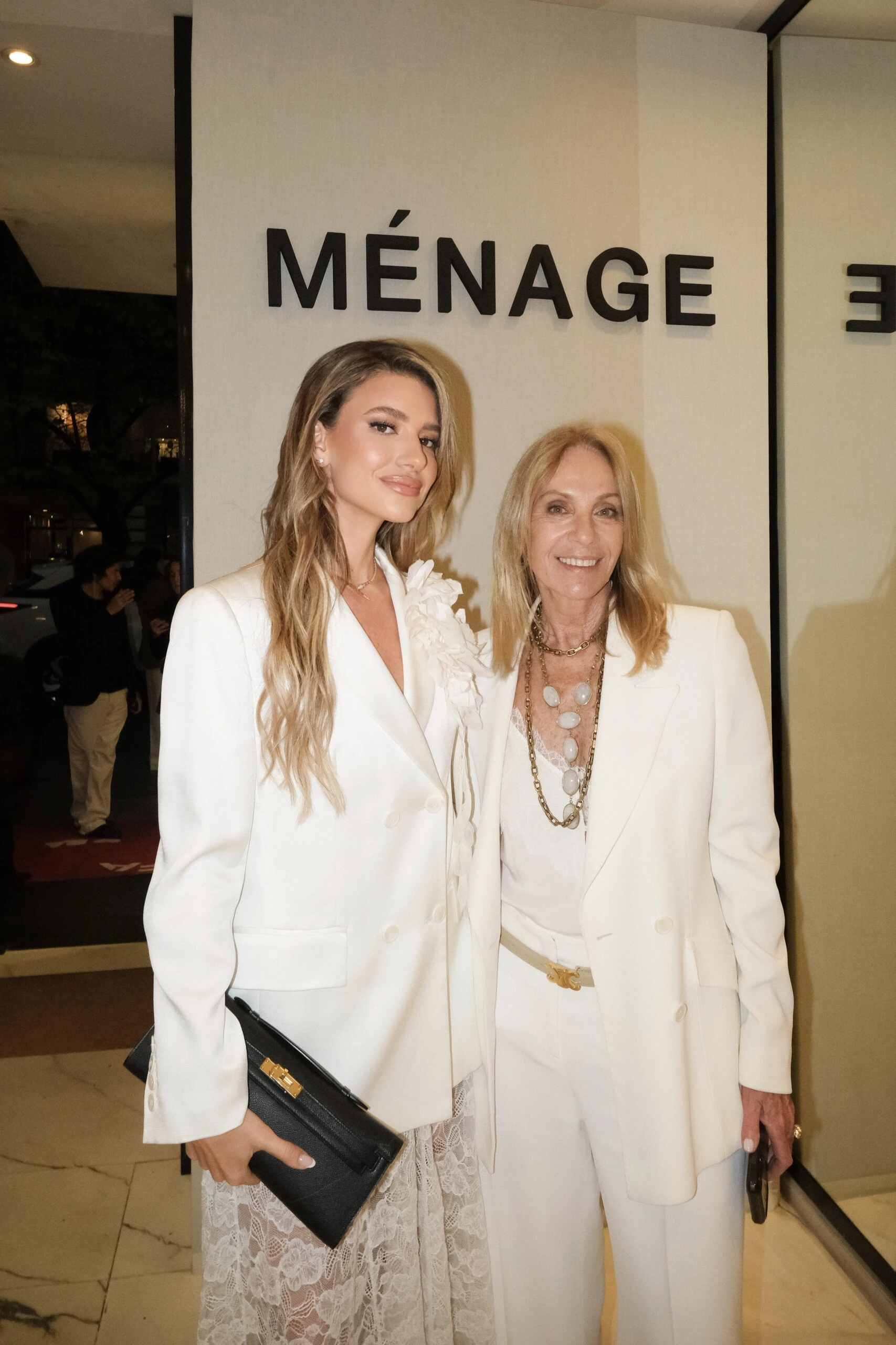 Angie Landaburu y Amelia Saban